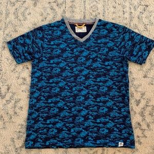 Men’s casual v-neck tshirt